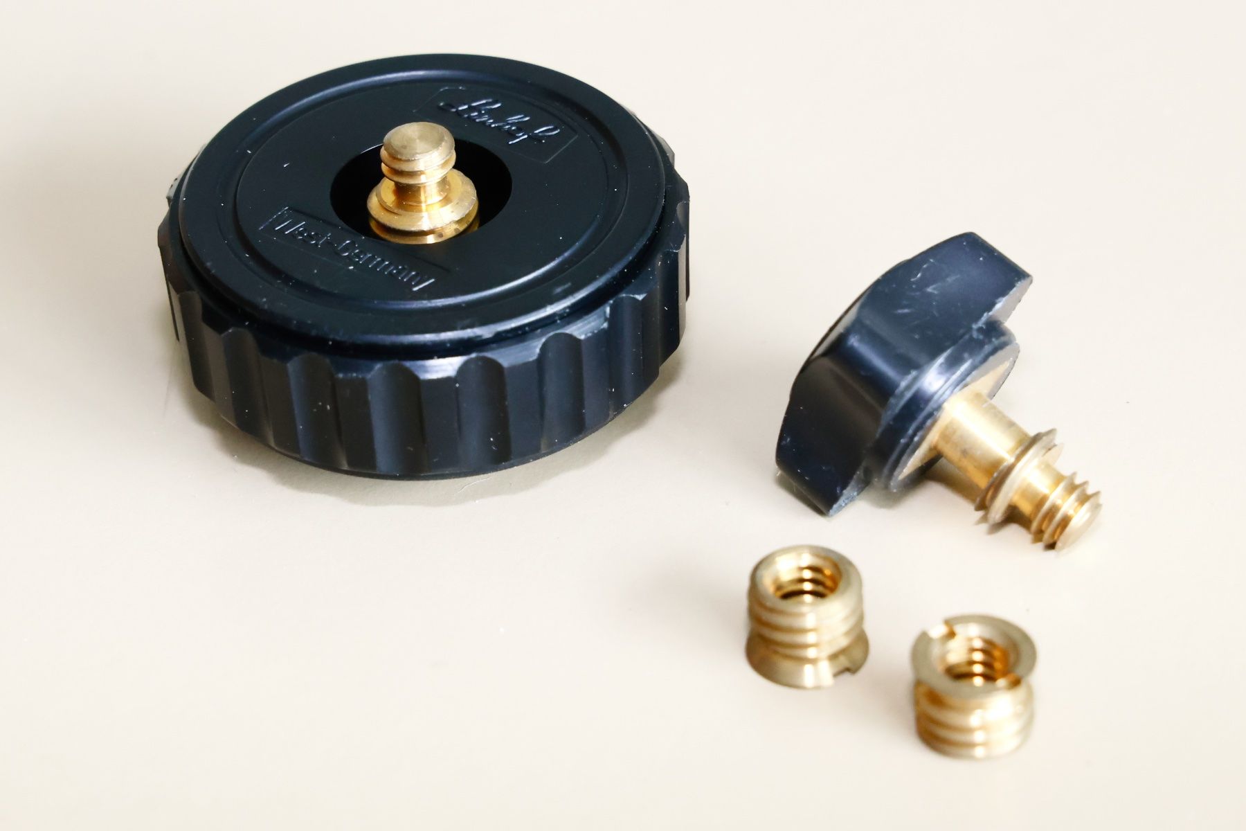 Linhof Treppiedi & Teste: Linhof Stativ-Adapterring-Set mit diversen Gewindegrössen – Usato da Savognin venduto da Caneos 1