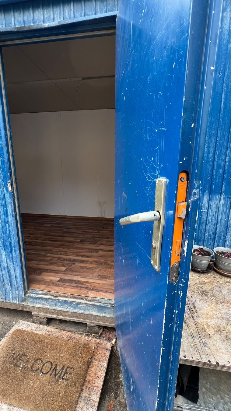 Rubag Contenitori edile: Bürocontainer / Lagercontainer zu verkaufen. – Usato da Homberg b. Thun venduto da Mirisch 4