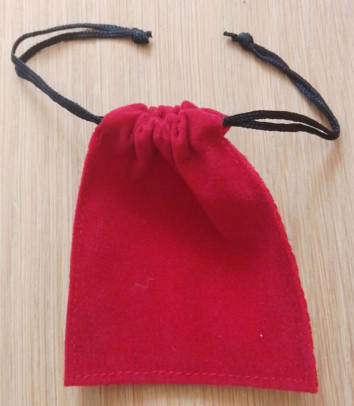 Taschen: Samtbeutel 8,2 x 6,7 cm mit Zugschnur rot – Neu (gemäss Beschreibung) aus Wohlen AG von salamanderspielwaren 2