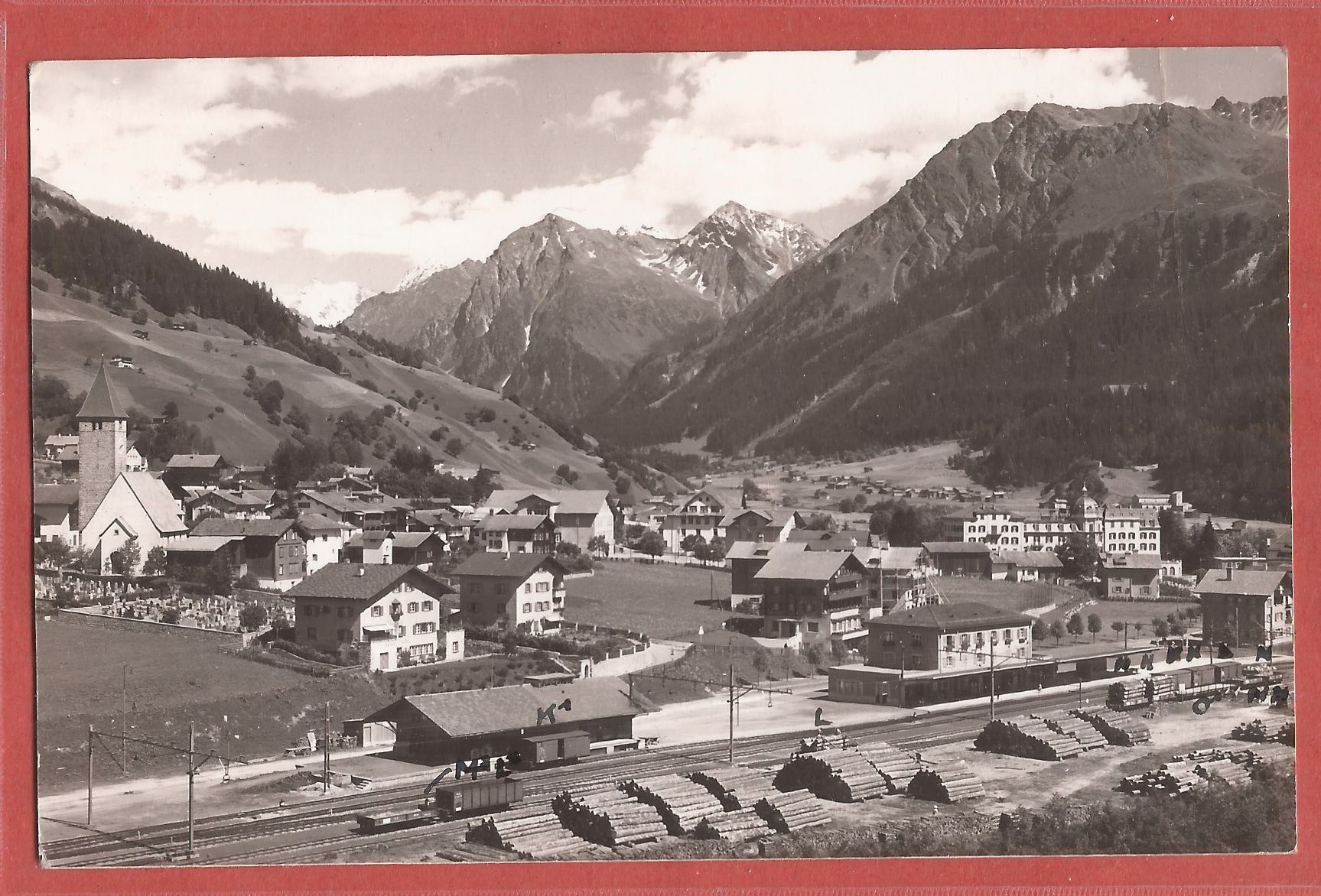 Cartoline postali: Klosters Platz mit Bahnhof RhB - 1940 – Usato da Fislisbach venduto da Porano