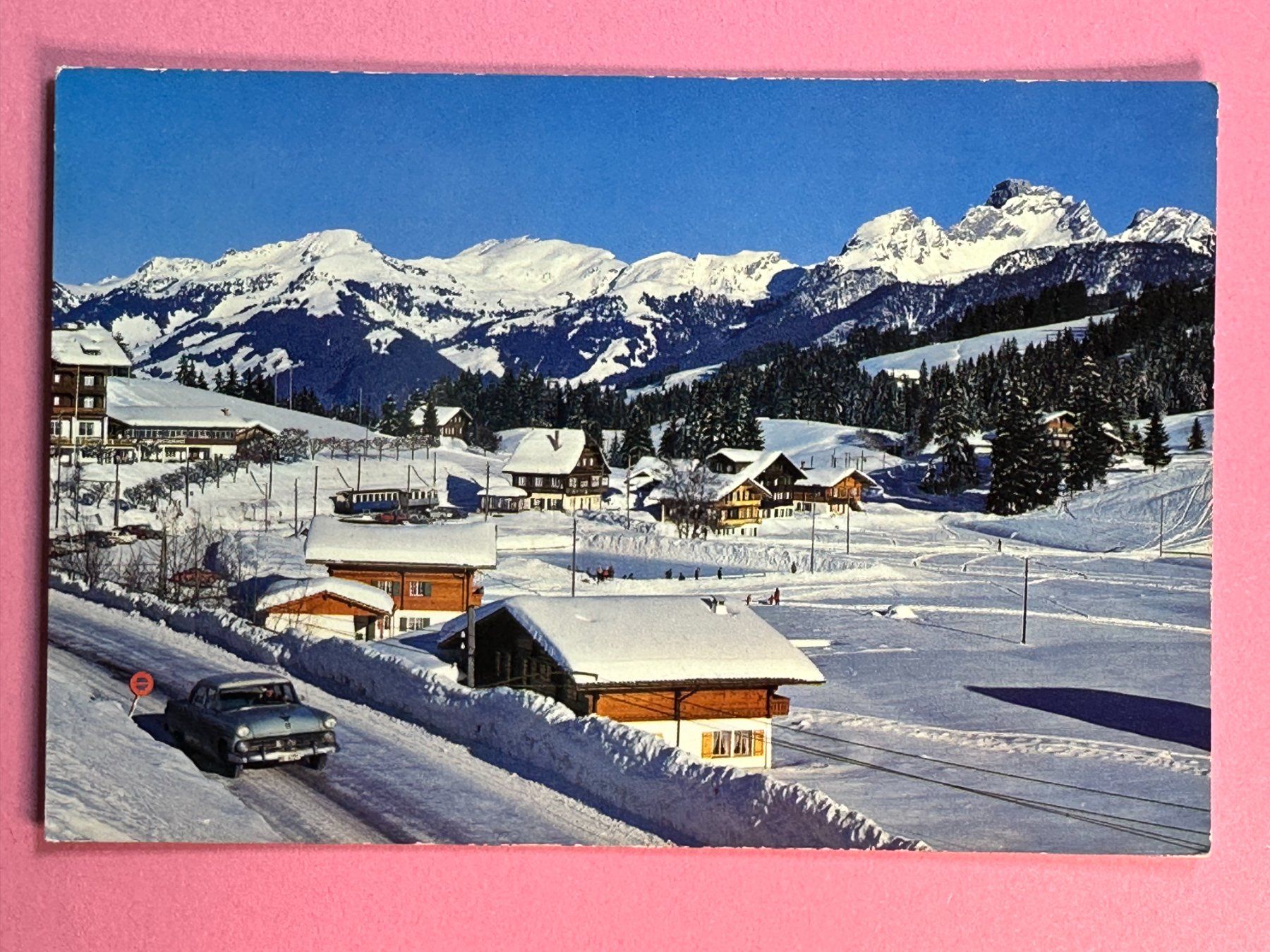 Cartoline postali: Saanenmöser, Dorfpartie mit Oldtimer !!! – Usato da Steg VS venduto da danwer74