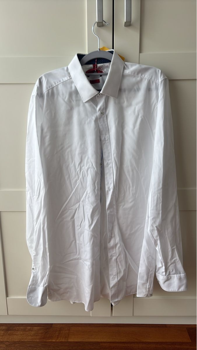 Chemises: Herrenhemd weiss Grösse 43, slimfit – D'occasion à Nänikon par Caro8989