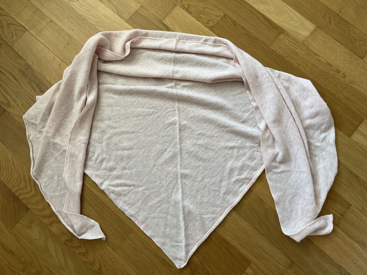 Foulards, Tücher & Schals: Dreieckstuch (Schal) hellrosa – Gebraucht aus Frauenfeld von heyLani