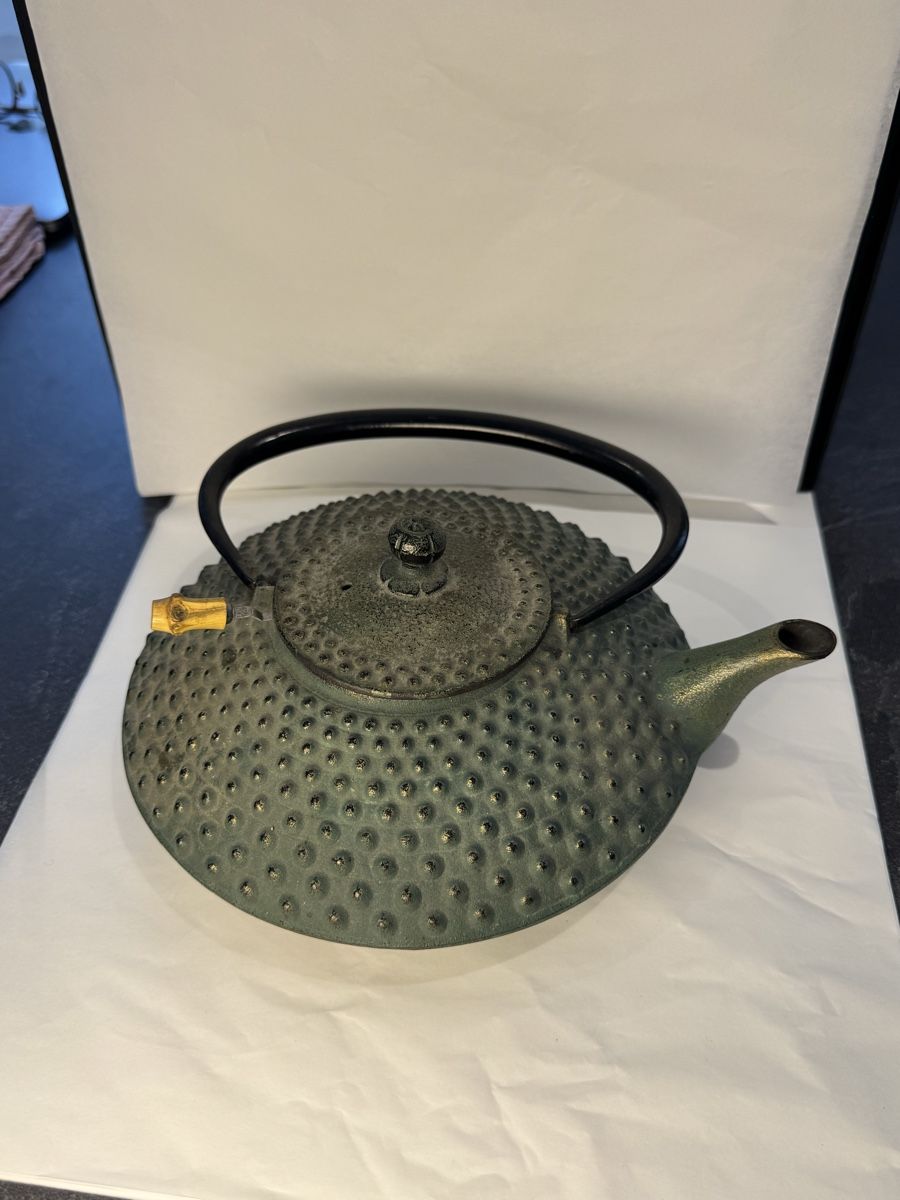 Teekannen: Théière japonaise ancienne en fonte Tetsubin vintage  – Gebraucht aus Vevey von Jeremycjm 1