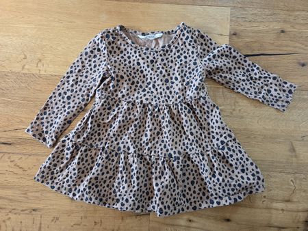 Kleid Grösse 92, braun schwarz gepunktet, Leopardenmuster
