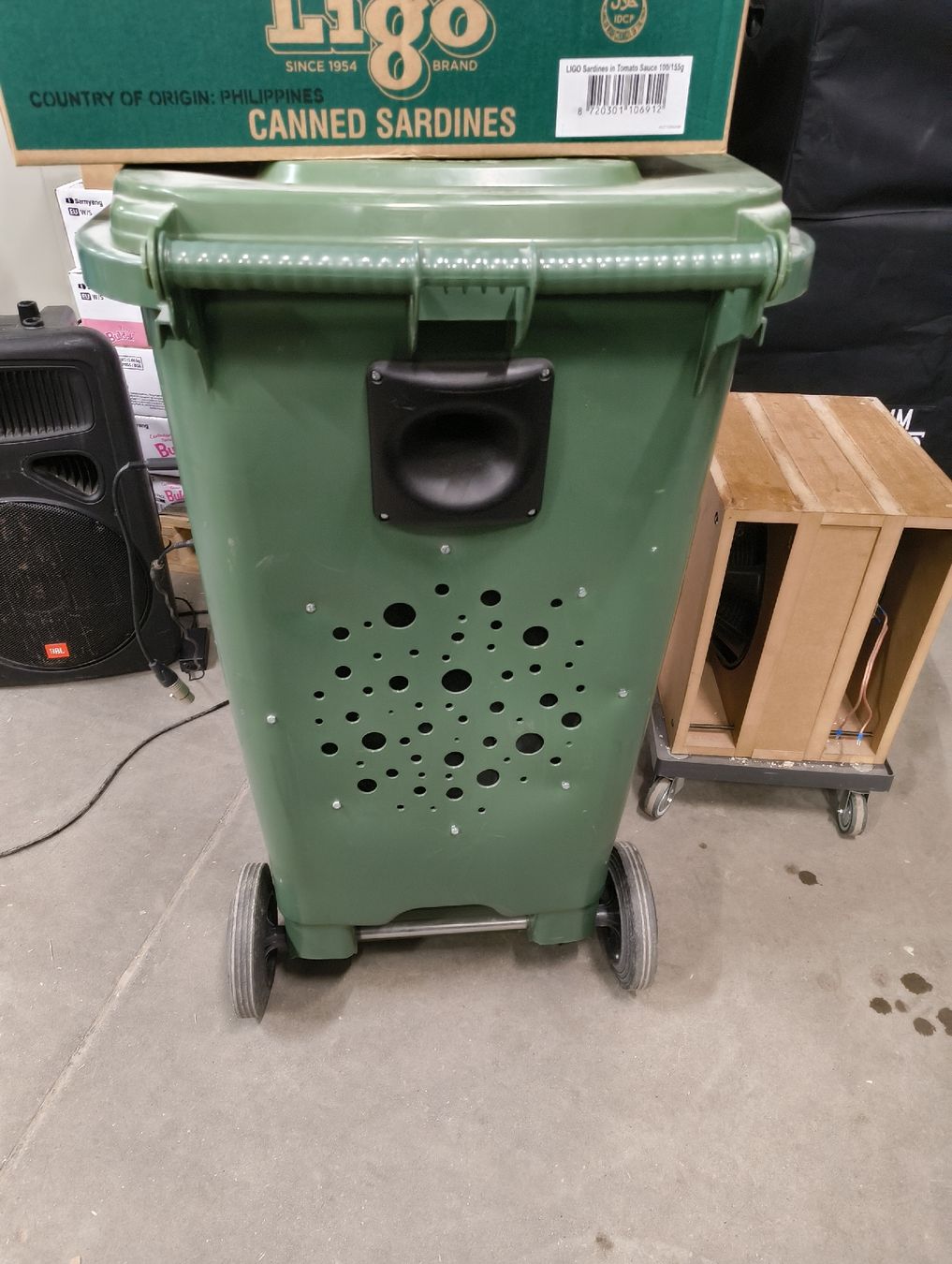 Strumenti musicali: getarnte pa Box in einer Tonne eigenbau – Usato da Birsfelden venduto da BlackBald