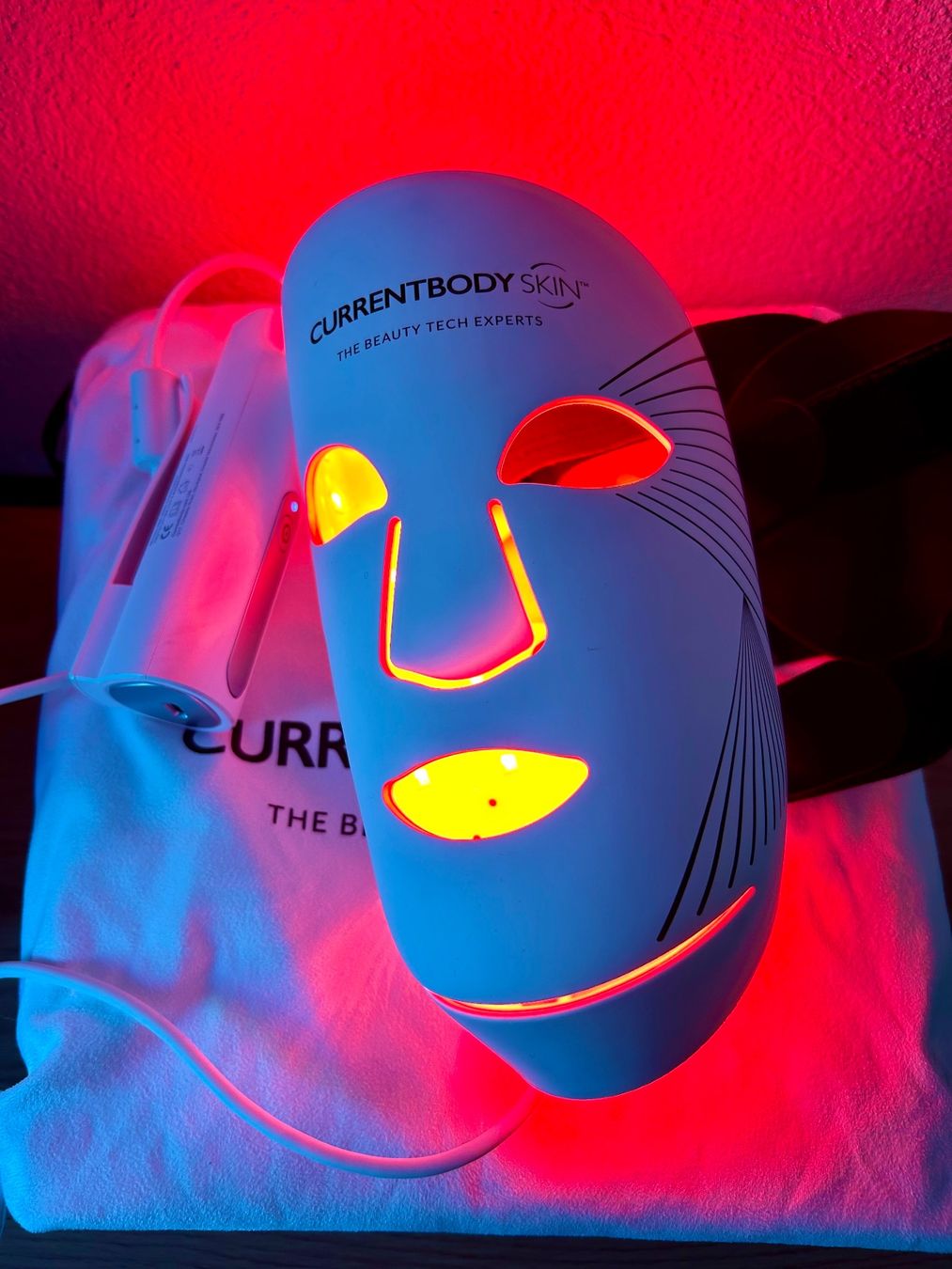 Cura del viso: CurrentBody LED Maske Series 2 – Usato da Oberengstringen venduto da Bechi 3