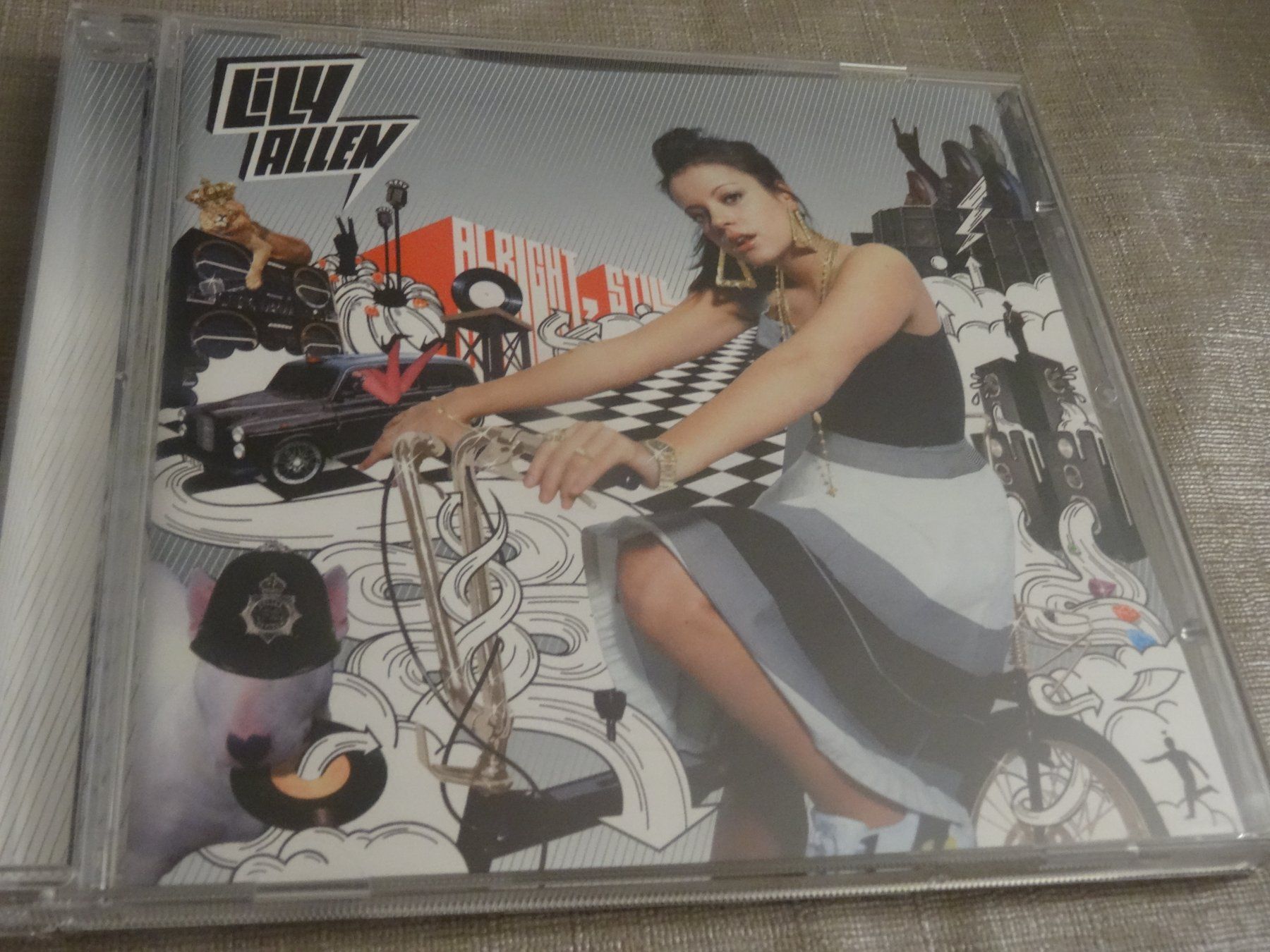 CD: Lily Allen - Alright, Still - CD Album - – Usato da Olten venduto da Disc-Ausverkauf