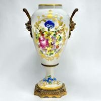 Vase ancien porcelaine de Limoges peint main détails bronze