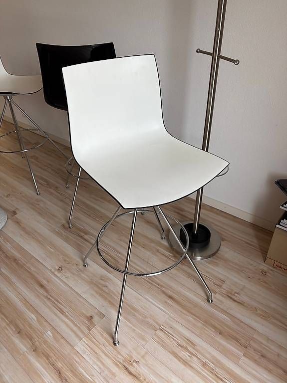 Arper Sgabelli: 5 tabourets bar Arper Catifa 46 – Usato da Monthey venduto da OlivierBurgener 1