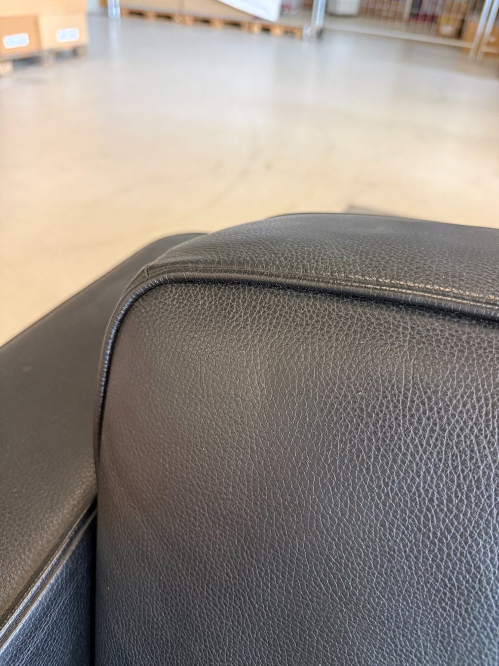 Divani: Schwarzes Sofa in Lederoptik / Kunstleder – Usato da Seon venduto da natalia_mammut 4