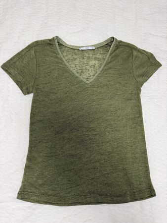 MNG Basics T-Shirt Oliv V-Ausschnitt Grösse S 