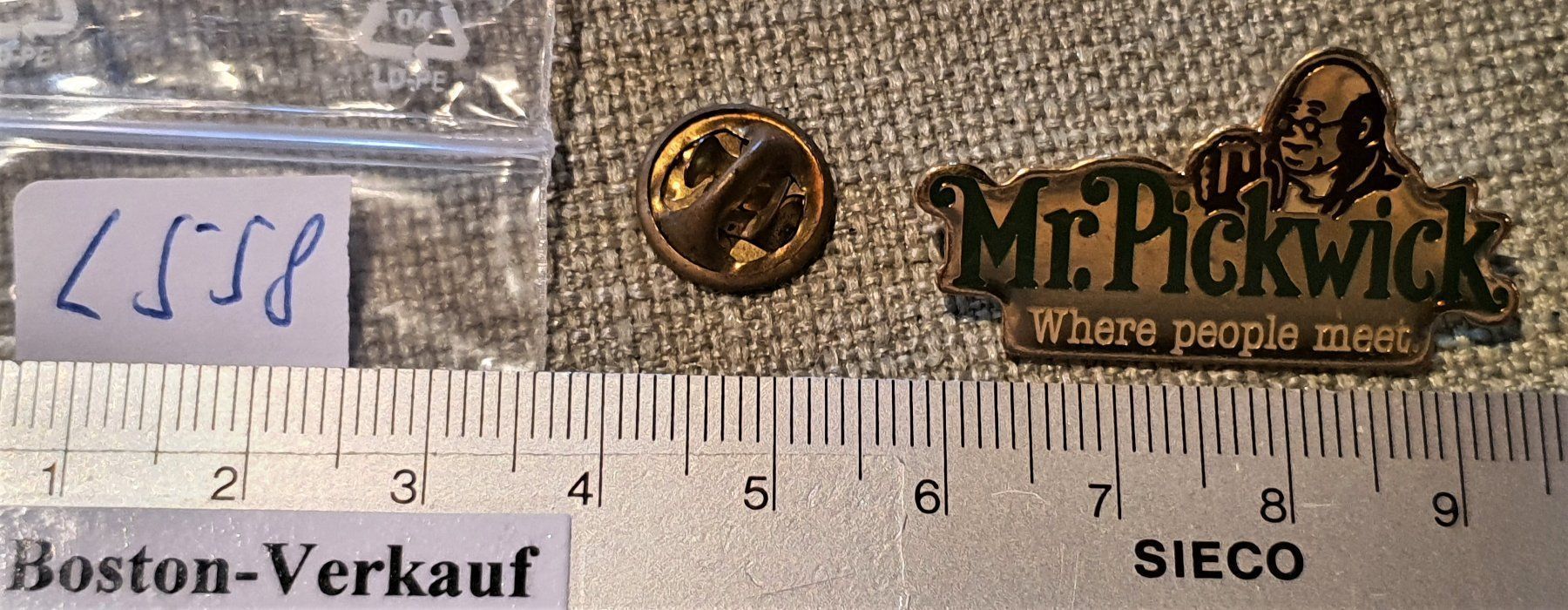 Placchette & Badge: L558 - Pin Mr. Pickwick - Where people meet – Usato da Reinach BL venduto da Boston-Verkauf 1