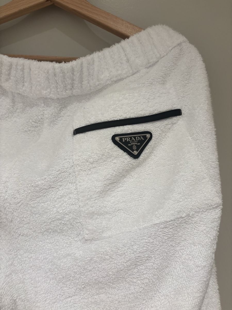 Prada Pantalons: PRADA French Terry White Short  – D'occasion à Zürich par jdr_n76f 2