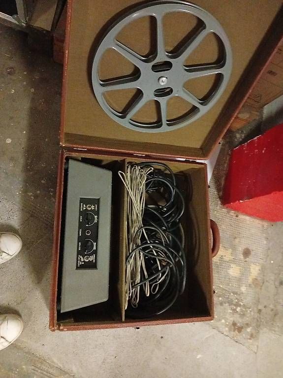 Videoprojektoren: Projecteur de cinéma  – Gebraucht aus Biel/Bienne von loudmuffles 3