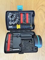 Werkzeug-Set mit LED-Taschenlampe & Bit-/Nusskasten