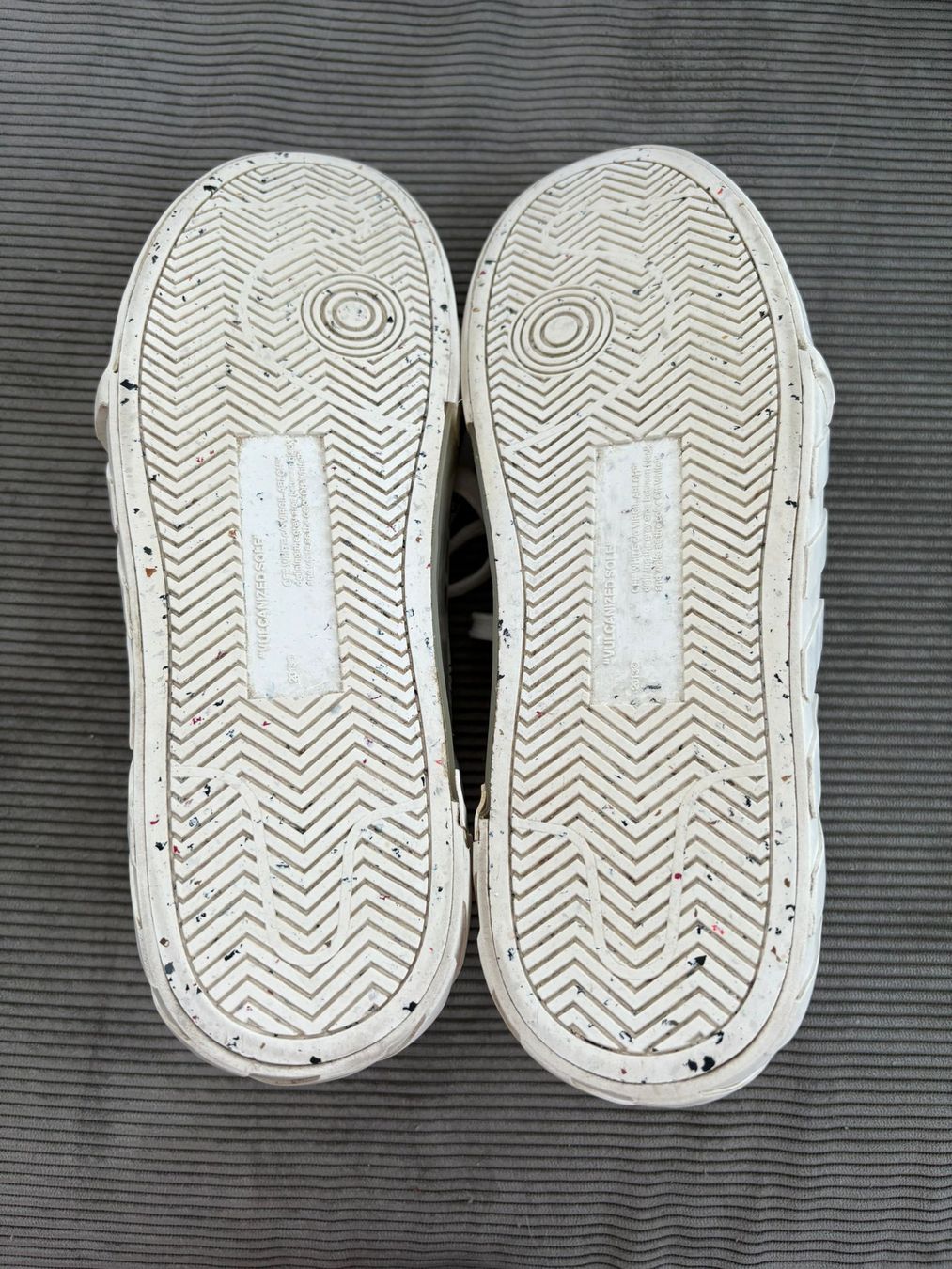 Off-White Herrenschuhe: Off-White low Vulcanized sneakers Grösse 44  - weisses Leder – Gebraucht aus Staufen von Bambotscha 2