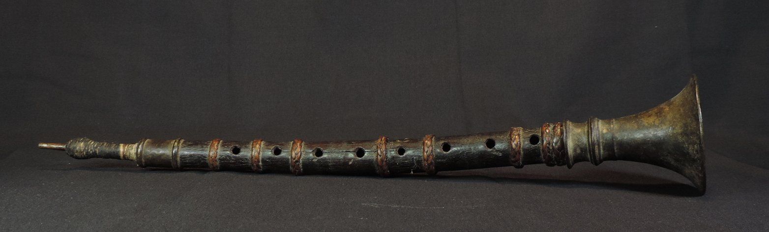 Strumenti musicali: Altes Blasinstrument us Nepal, Holz Messing, Ethno – Usato da Duggingen venduto da roterbambus
