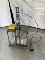 Pneumatische Stanzmaschine 