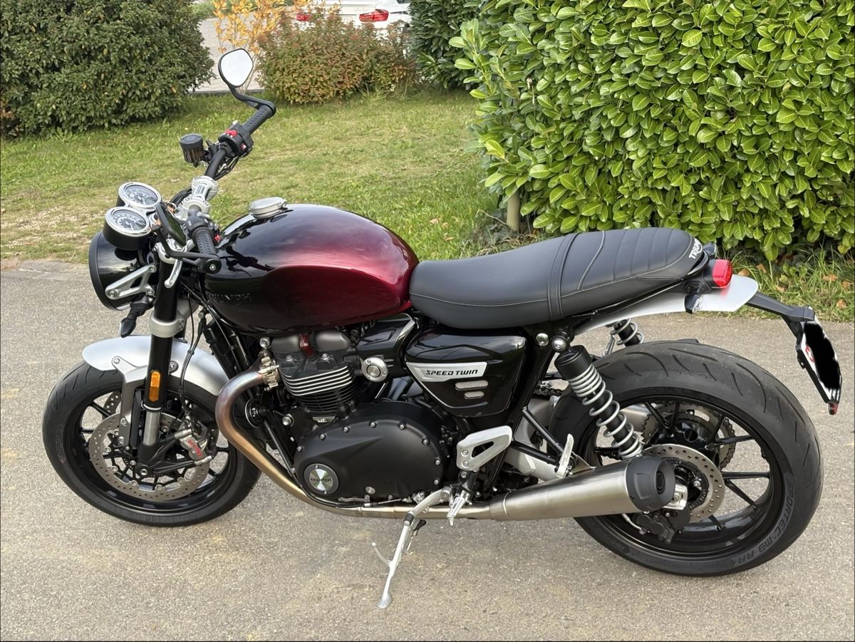 Strada: Triumph Speed Twin 1200 Stealth Edition – Nuovo (secondo la descrizione) da Basel venduto da obr_fx9m 9