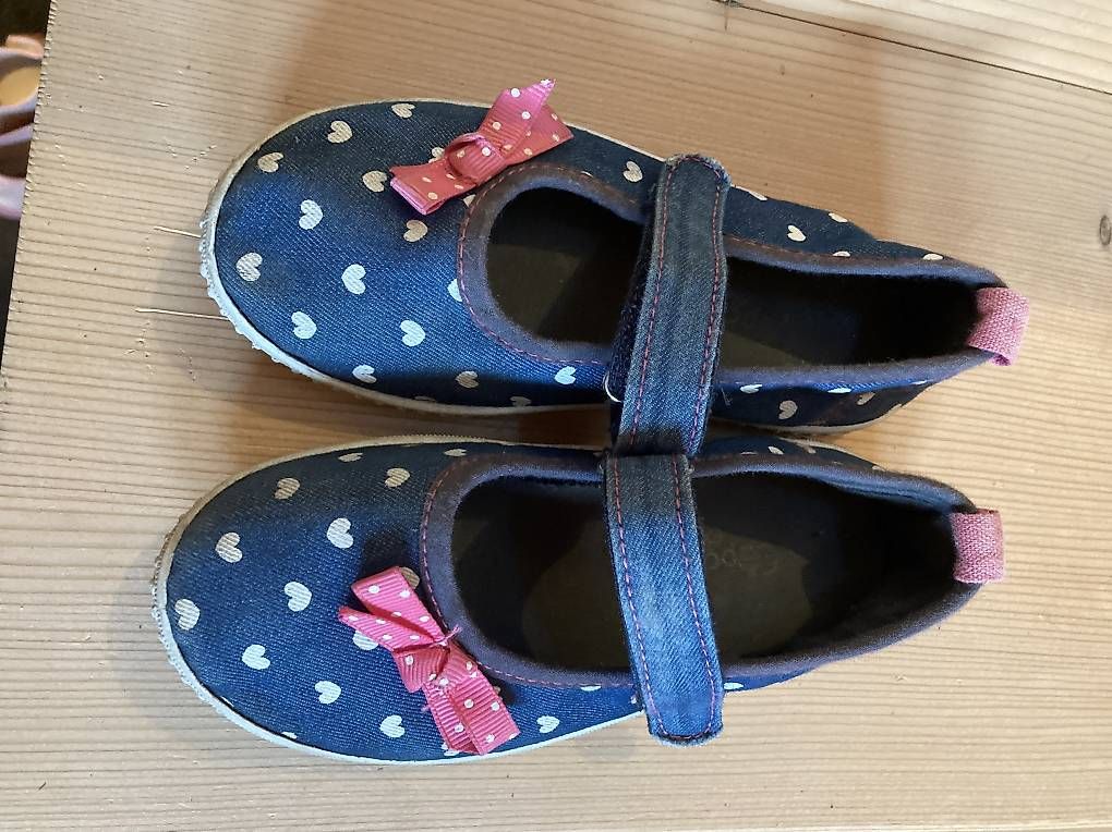 Scarpe per ragazze: Sommerschuhe Mädchen Gr.27 – Usato da Brunnadern venduto da Bumlebee