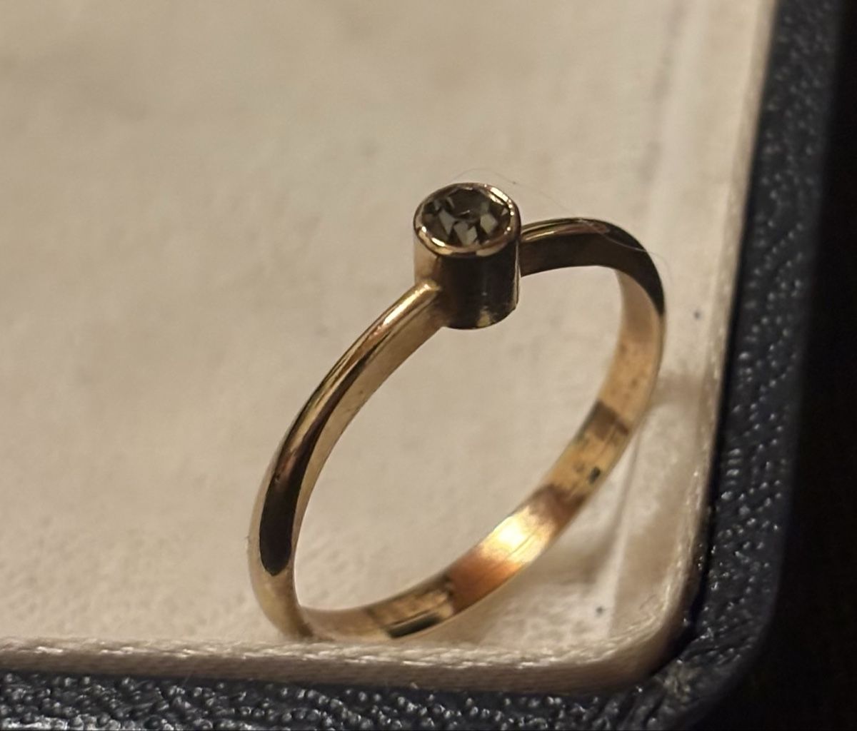 Anelli: Mode Schmuck mit weiss strallend süssen Stein – Nuovo e nell'imballaggio originale da Köniz venduto da Vamp-Wer