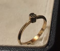 Mode Schmuck mit weiss strallend süssen Stein
