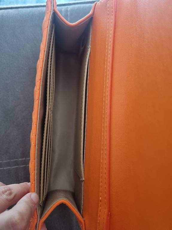 Moschino Sacs femmes: MOSCHINO TASCHE CLUTCH ORANGE – D'occasion à Winterthur par Vekii2580 3