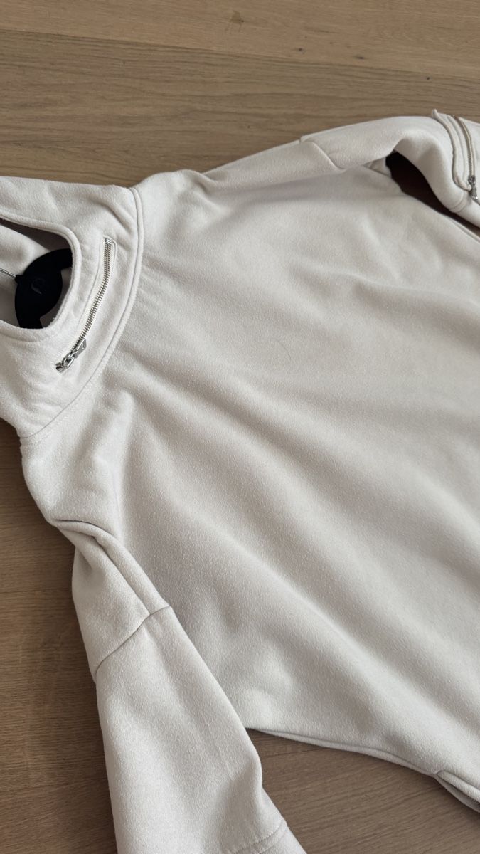 Maglioni & Felpe: Baiget Kapuzenpullover mit Zipper, Grösse M – Usato da Steinhausen venduto da inmumi