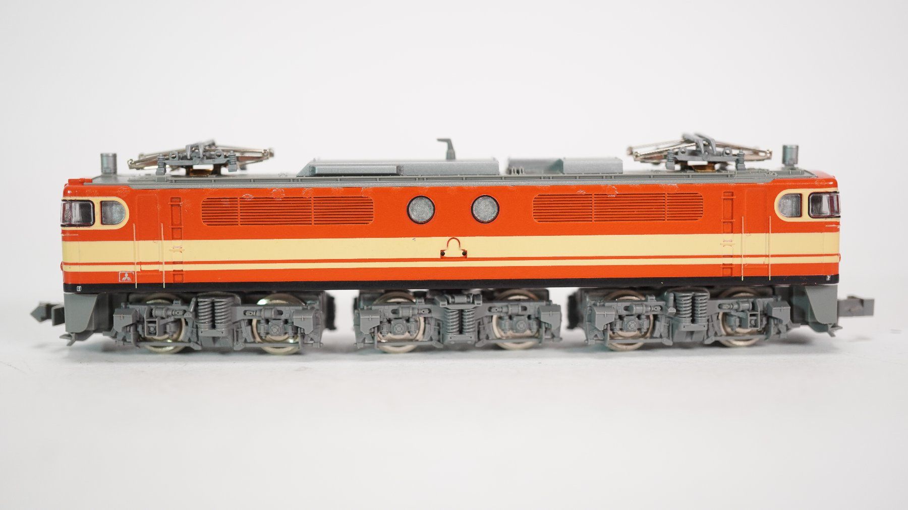 Kato Modellini di ferrovie: e37 Spur N Kato JP E-Lok cremeorange / Spielware – Usato da Thun venduto da evinka_gmbh 1