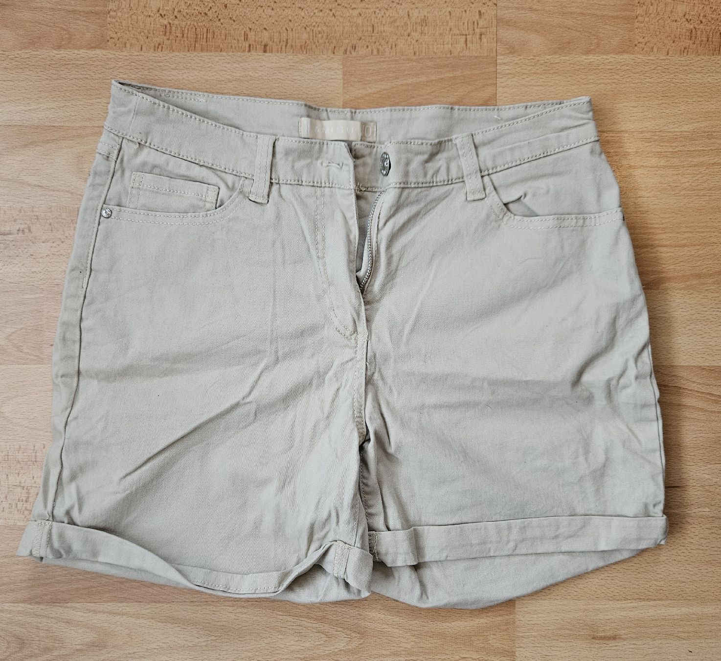 Hosen: Amisu Shorts, beige – Gebraucht aus Ebikon von SecondChance_byM