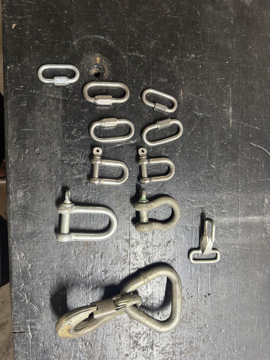 Quincaillerie: Crochets, boucle – D'occasion à Choex par Adri27000