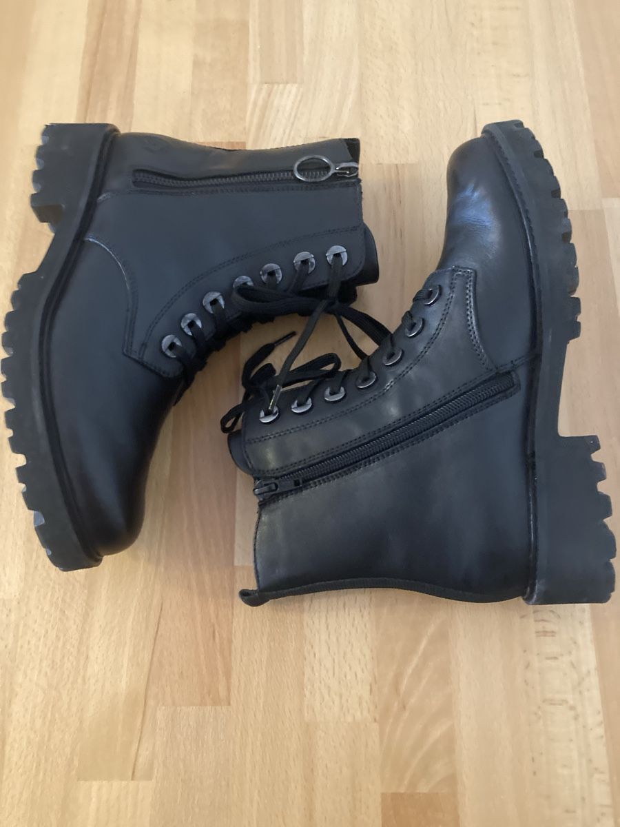 Chaussures femmes: Stiefeletten, schwarz  – D'occasion à Fribourg par ren_g8n9 1