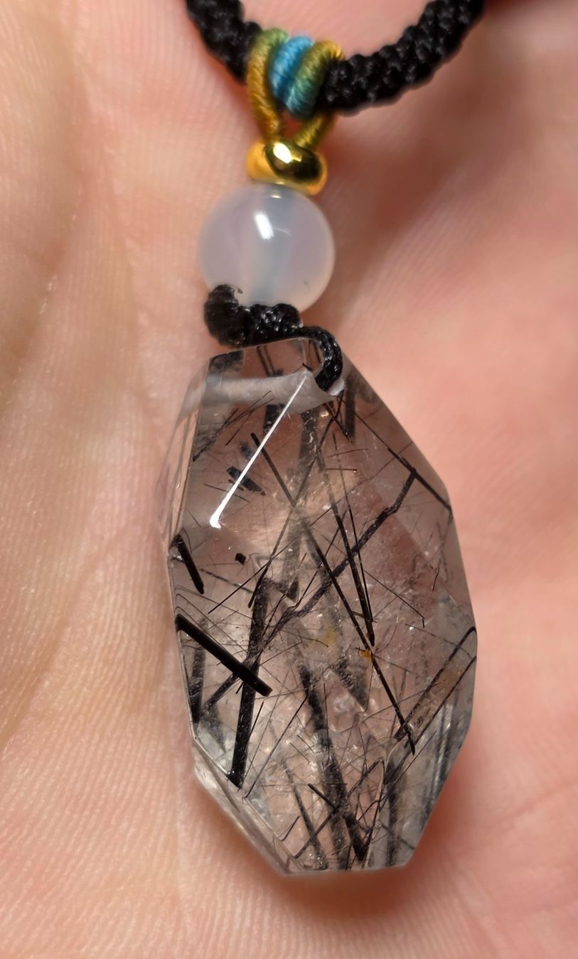 Mineralien & Heilsteine: Schwarzer Rutil Anhänger an Kordelkette E – Neu und originalverpackt aus Matzingen von Shay_Crystalz