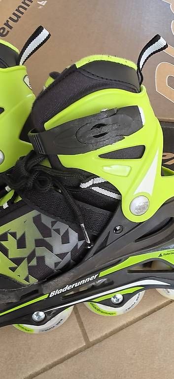 Inline-Skating & Rollschuhe: Rollerblade Bladerunner mit Leuchtrollen Gr. 29-33 – Gebraucht aus Rubigen von Sabsani 2