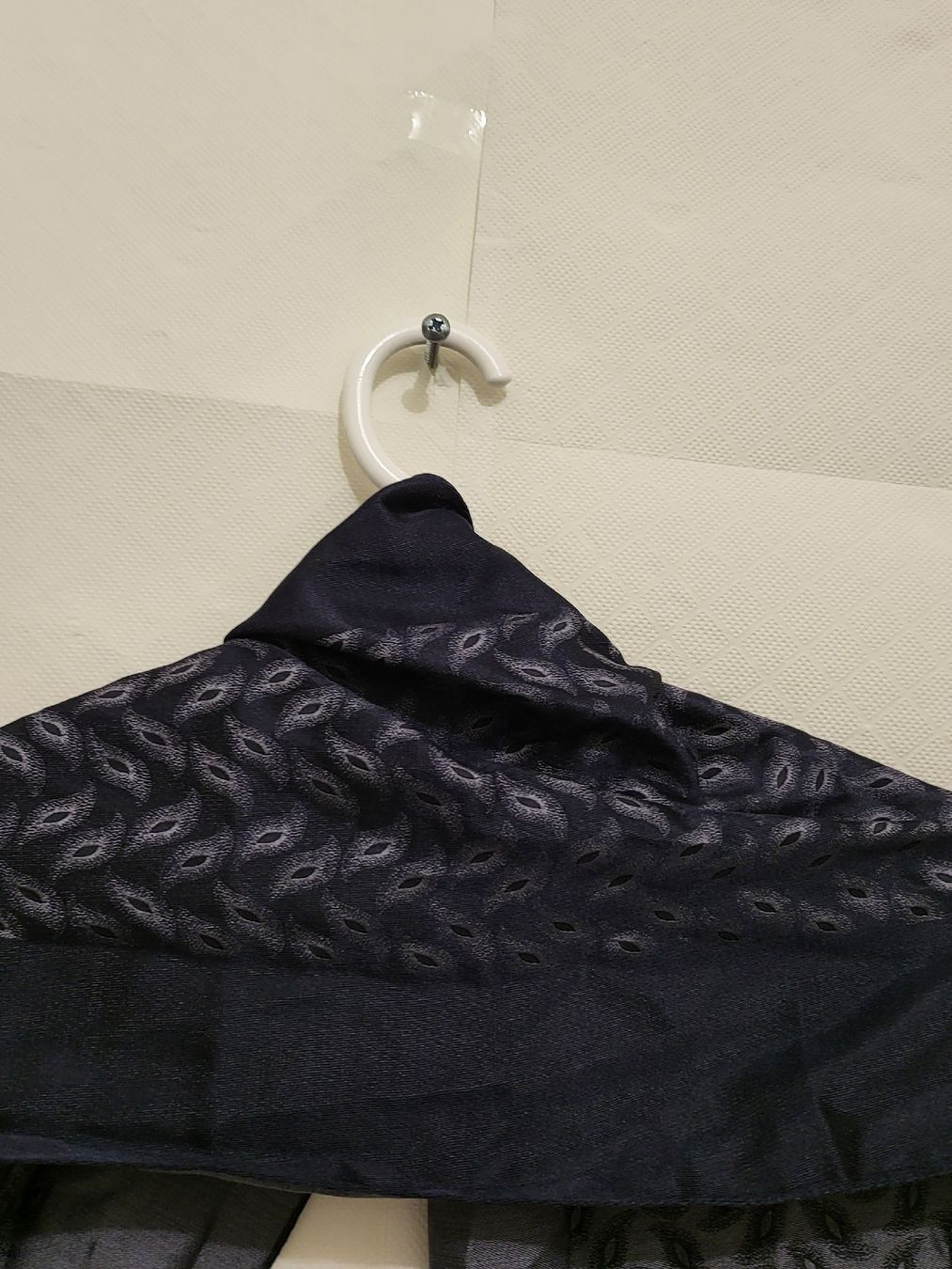 Foulard & Sciarpe: Écharpe en soie Arrow Élégant – Usato da Niedergösgen venduto da Eva2410 2
