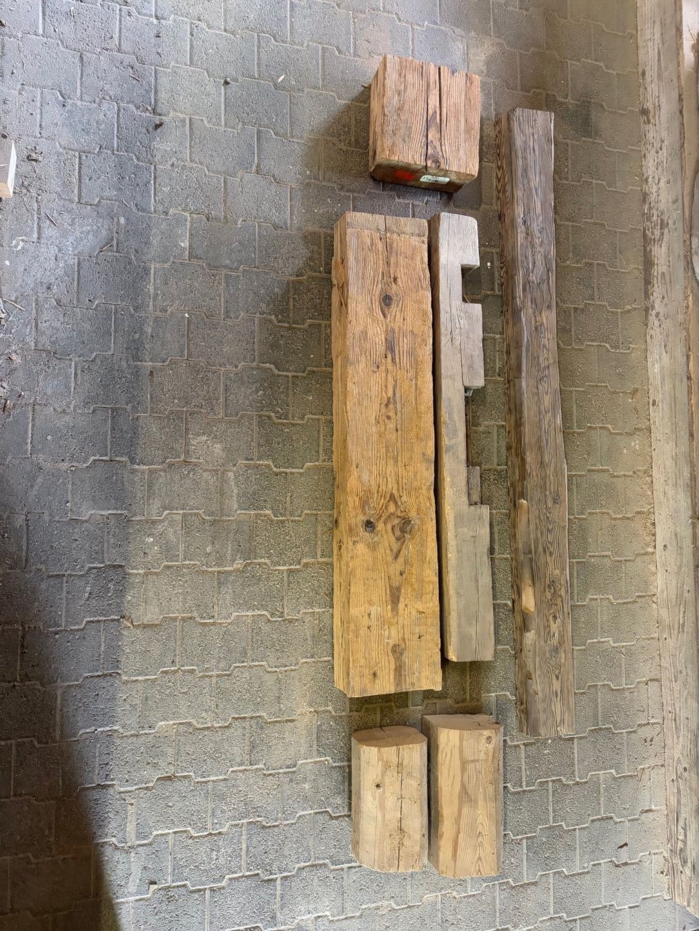 Articoli in legno: Altholz – Usato da Rothrist venduto da SchHunWerGmbH 2