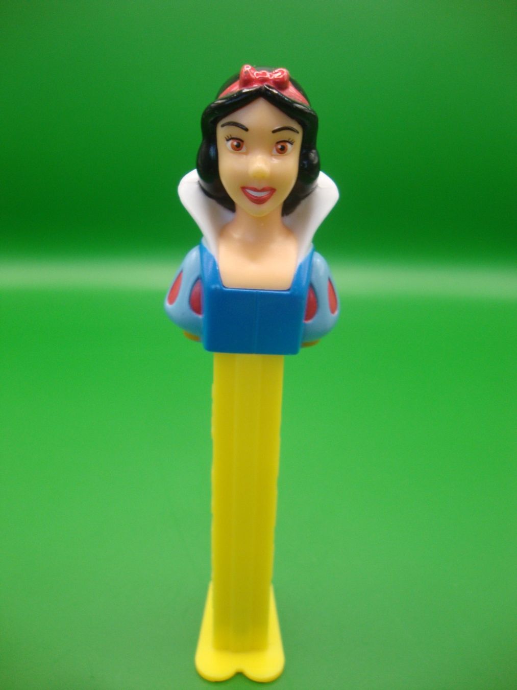 Pez Statuette: PEZ SCHNEEWITTCHEN MADE IN CHINA – Usato da Basel venduto da pink2010