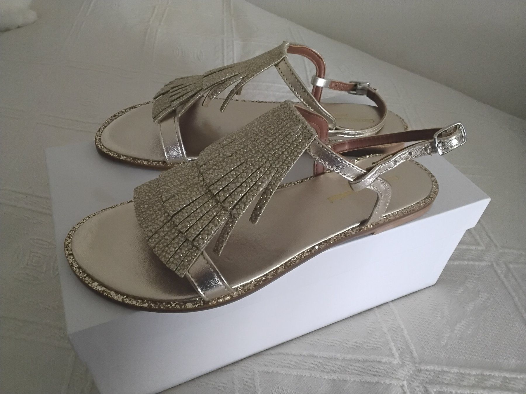 Damenschuhe: Sandales dorées à franges et paillettes, T38 – Neu und originalverpackt aus chêne-bourg von patty190