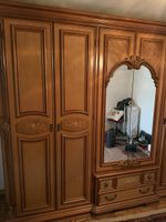 Massiver Kleiderschrank Holz mit Spiegel guter Zustand