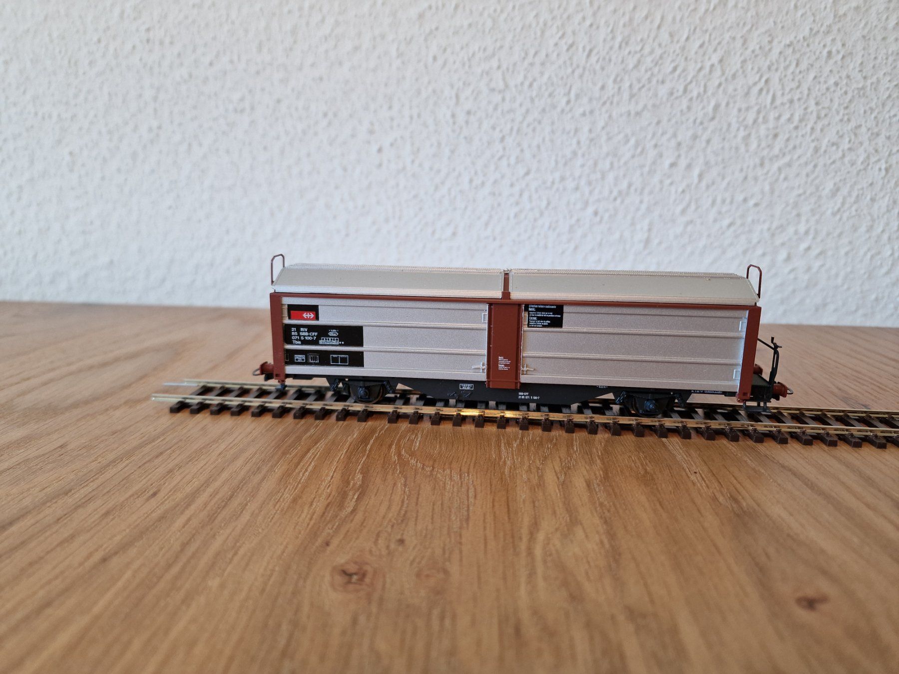 Roco Modellini di ferrovie: SBB Roco Schiebewandwagen H0 mit Blinklicht – Usato da Matten b. Interlaken venduto da lor_hr9w