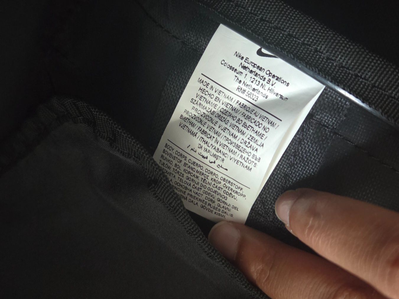 Nike Taschen: Nike Performance Sporttasche schwarz – Gebraucht aus Bonstetten von atiale 4