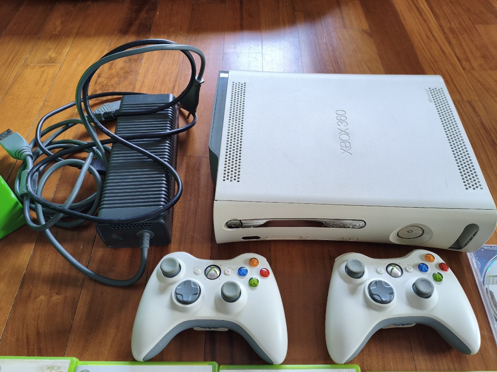 Microsoft Konsolen: XBOX 360 mit 2 Controller und Spiele – Gebraucht aus Viganello von Calanda747 2