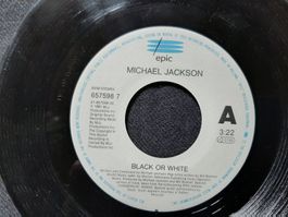 Single Michael Jackson: Black or White