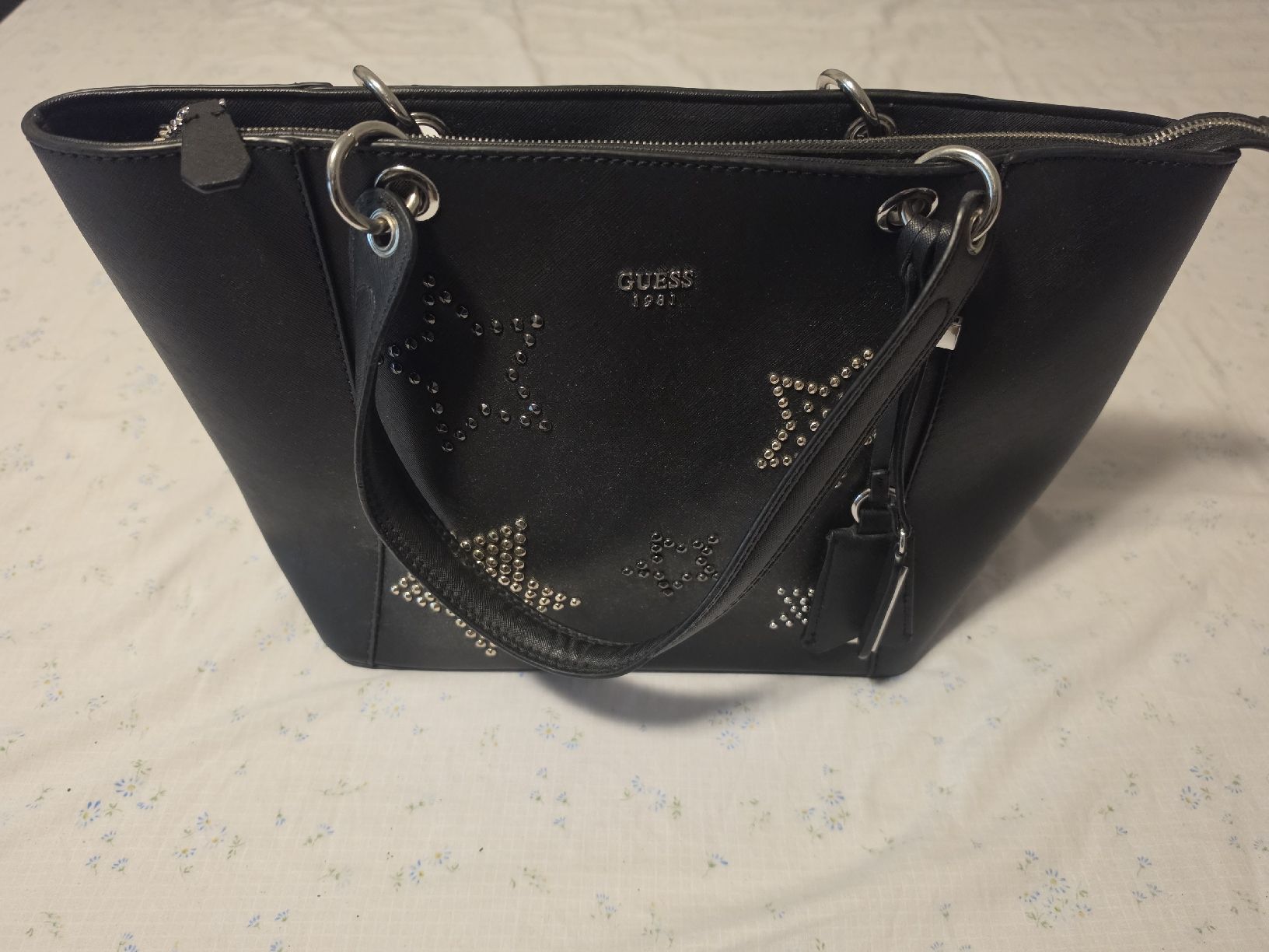 Guess Sacs femmes: Handtasche Guess schwarz – D'occasion à Winterthur par xXSchwwizXx