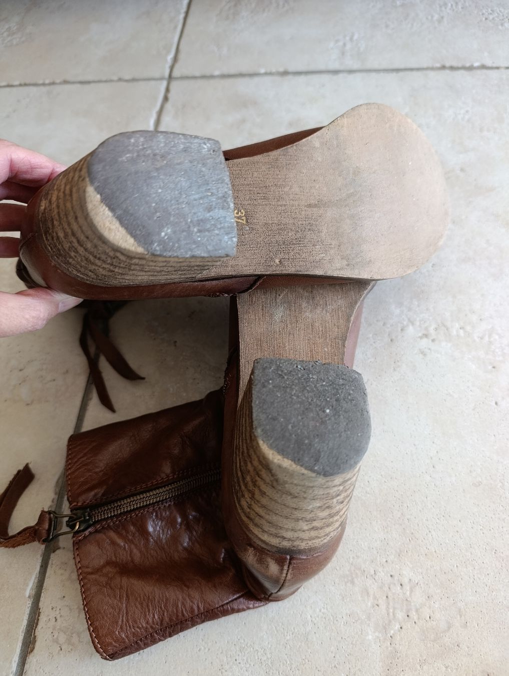 Chaussures femmes: BOTTINES CUIR CAMEL 37 – D'occasion à Sierre par shirley04 5