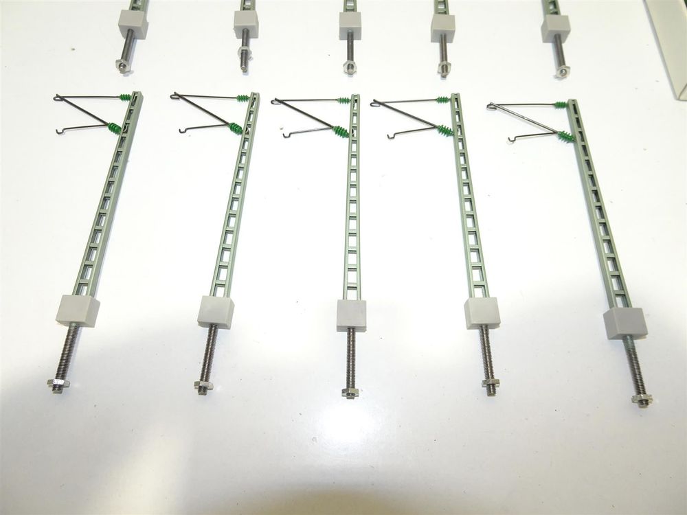 Poteau Caténaire Sommerfeldt 270 HO - Avec Bras Pour Jusqu'à 6 Fils De Contact, Pour Réseau Ferroviaire Miniature