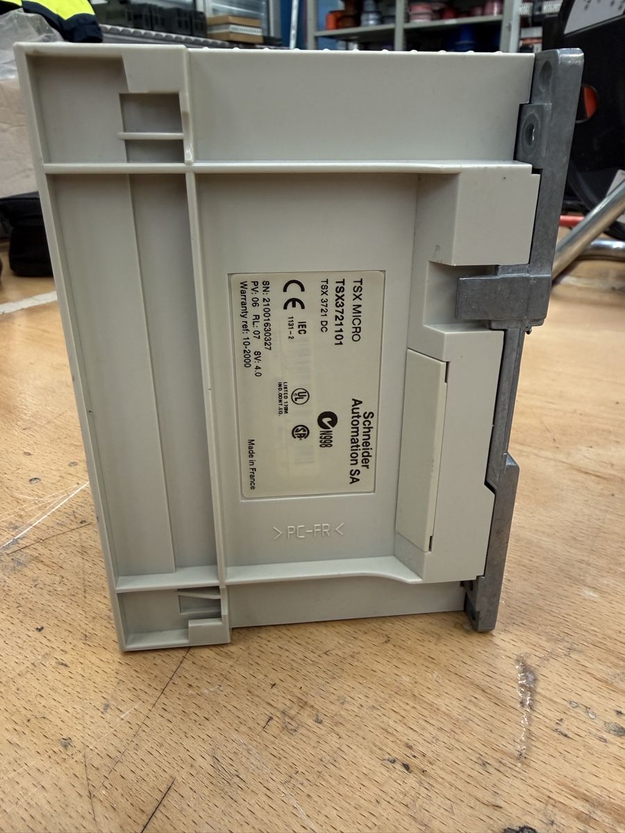 Schneider Composants électroniques: TSX MICRO – D'occasion à Kirchdorf AG par Domigall.Daniel 1