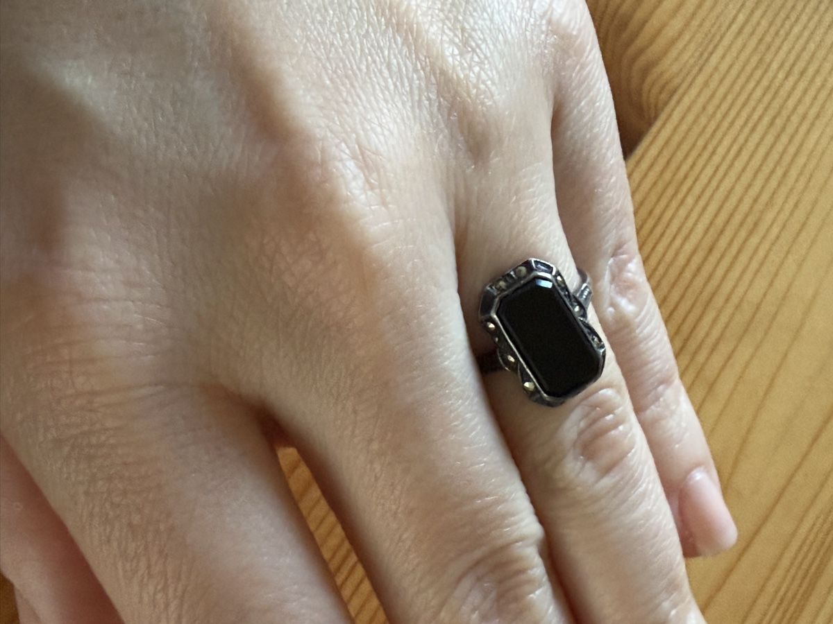 Onyx Anelli: Vintage Signed Onyx Ring – Usato da Binningen venduto da Sophiescloset 2