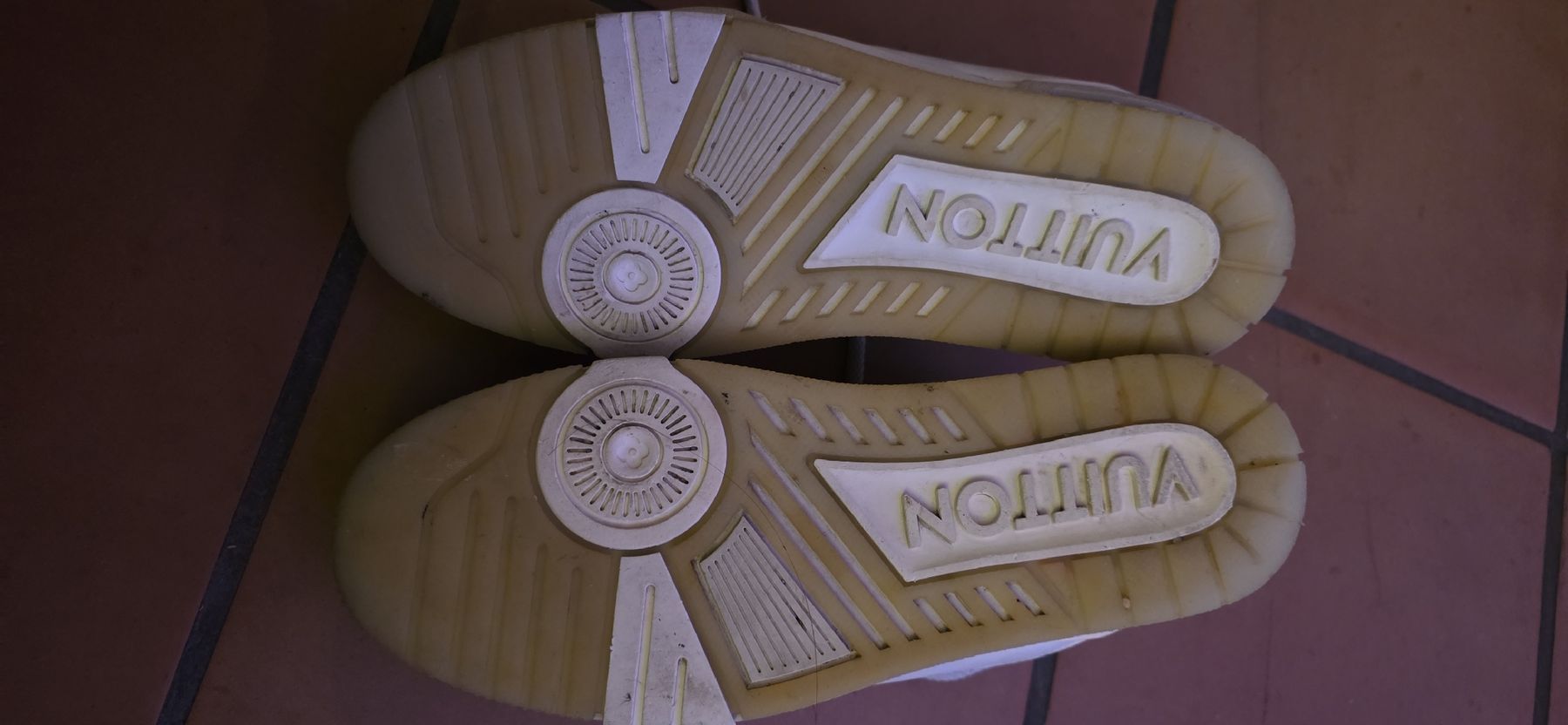Louis Vuitton Scarpe da uomo: Louis Vuitton Sneaker – Usato da Nuglar venduto da Danivenividiundeasy 6